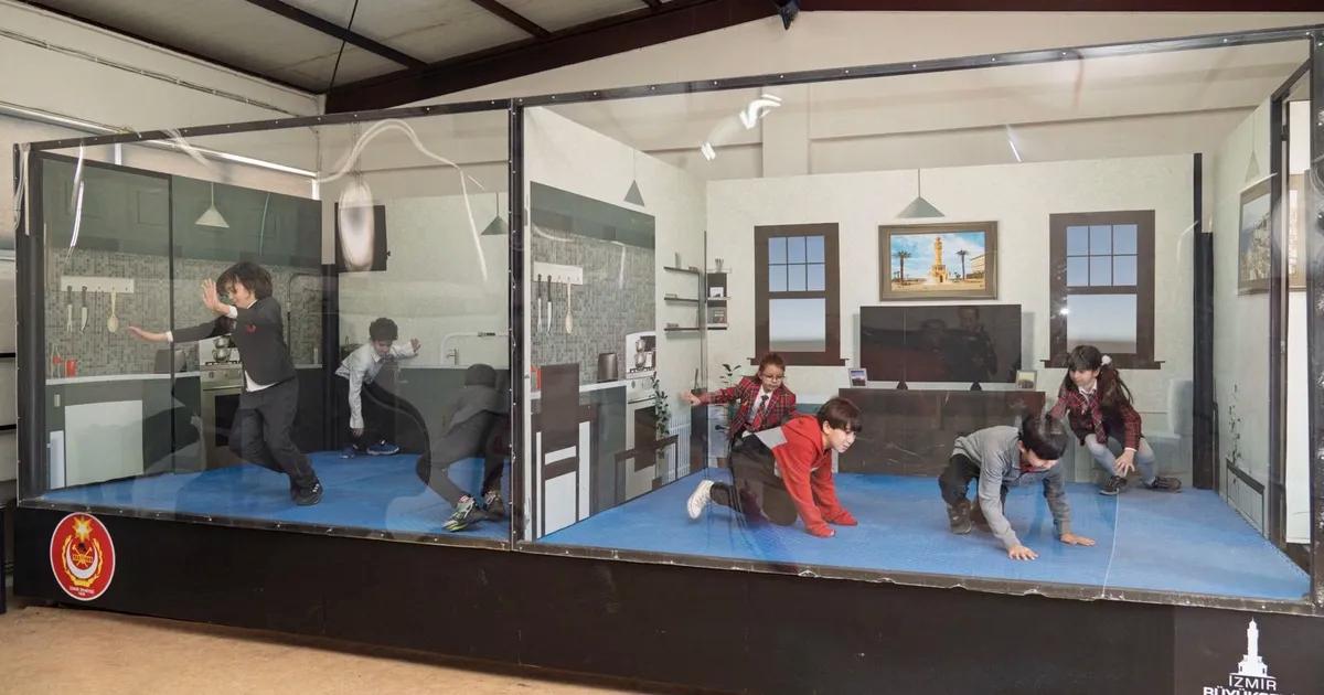 İzmir’de Deprem Farkındalığında Yenilikçi Sanal Gerçeklik Eğitimi: Panik Yok, Çök-Kapan-Tutun Güçleniyor