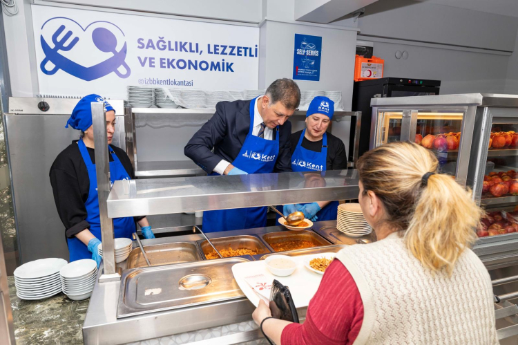 İzmir’de Kent Lokantaları 25 Liralık Umut Dalgası: Yamanlar’da Yeni Şubeyle Halkın Sofrası Genişliyor