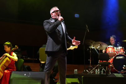 İzmir'de Luca Minnelli Rüzgârı: AASSM'de Unutulmaz Bir Akşam