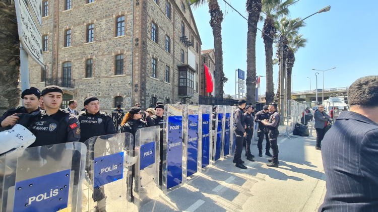 İzmir’de Tahliye Krizi: Belediye ile Vakıflar Arasındaki Gerginlik Zirve Yapıyor