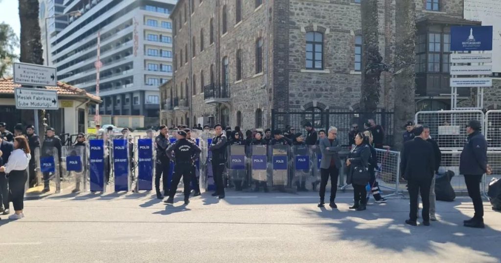 İzmir’de Tahliye Krizi: Belediye ile Vakıflar Arasındaki Gerginlik Zirve Yapıyor