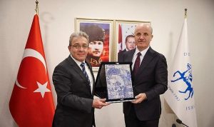 İzmir’de YÖK-DEÜ İş Birliğiyle Geleceğin Mesleki Eğitimi Şekillenecek: Sanayi ve Üniversite El Ele