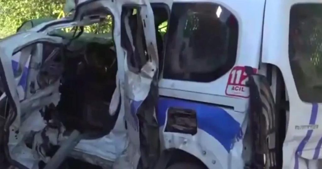 İzmir’de Zincirleme Kaza Faciası: 3 Ölü, 2 Yaralı ve Geniş Operasyon