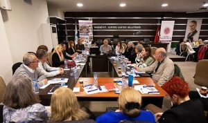 İzmir’in 3. Yaş Üniversitesi Yolunda Büyük Adım: Narlıdere Belediyesi ve Ege Geriatri Derneği ile Yaşlılar İçin Yeni Ufuklar