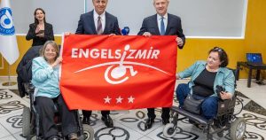 İzmir’in Erişilebilirlik Sancıları Aşan Zaferi: Kırmızı Bayrak İçin 3 Yıldızlı Yolculuk ve Kentin Yeni Sosyal Sözleşmesi