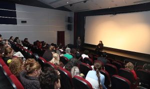 Kapanışta Işıyan Yüreklere Yolculuk: Tavşan İmparatorluğu’nun Yönetmeniyle Bir Söyleşi Hikayesi