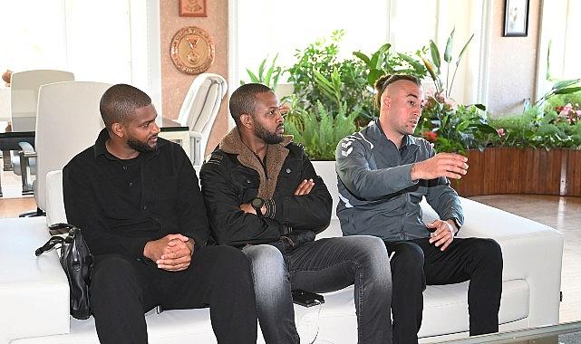 Kemer’de Futbol Rüzgârı: Ünlü Fransız Eski Yıldız Faty, Belediye Başkanına Ziyaretle Büyük Turnuvayı Anlatıyor