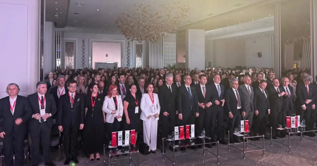 Kırılma Noktasıyla Şehrin İş Dünyası Bir Araya Geldi: KalDer Bursa ve BUSİAD’ın Sempozyumu Sahne Aldı