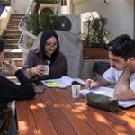 Kitapların Işığı: Şehrin Kalbinde Umudu Aydınlatan Kütüphaneler Yolculuğu