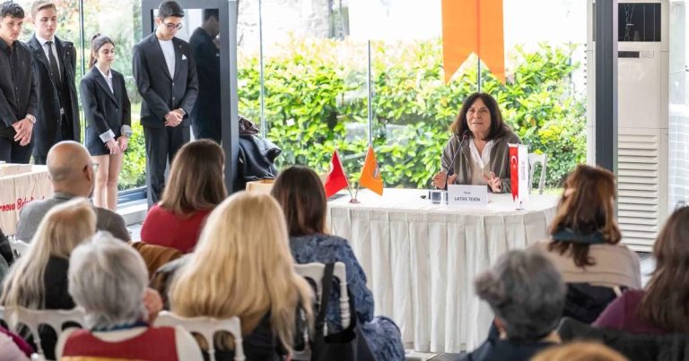 Latife Tekin’le Genç Zihinlerde Edebiyat Ateşi: İmza ve Söyleşi Zaferi