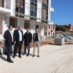 Menderes’te Sahaya İnen Kararlılık: İlkay Çiçek’ten Mahalle Ziyaretleri ve 44 Mahalleye Eşit Hizmet Vurgusu