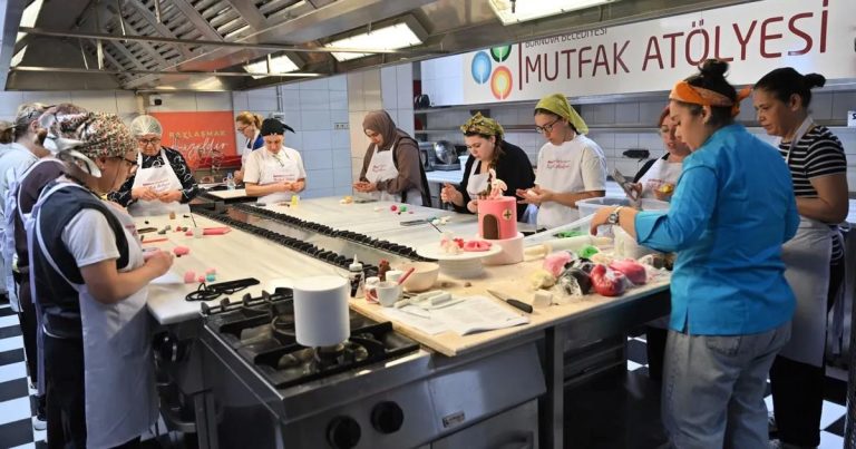 Mutfağın Zirvesine Yolculuk: Bornova’da 23 Nisan’da Minik Şefler Şenliği ve Mutfak Atölyeleri