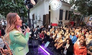 Nostalji Rüzgârı: İzmir’in Sokaklarında Dario Moreno’nun Armağanı ve Şenlik Dinamikleri