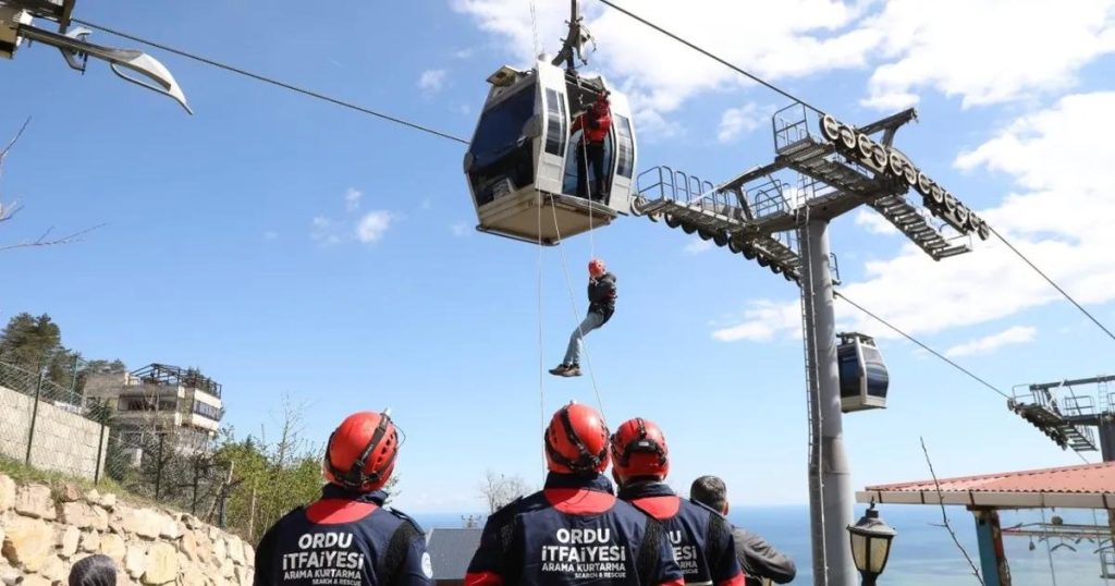 Ordu’da Teleferik Tatbikatı: Ekipler Halatlarla Kaynakları Aşarken Senaryoya Gerçeklik Katan Müdahale