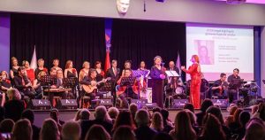 Otizm İçin Kırmızı Dalgalar: İzmir’de Farkındalık Konseri Büyüledi