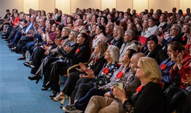 Otizme Işık Tutan Koro: Kapsayıcılığın Rengi Kırmızıyla Büyüleyen Etkinlik