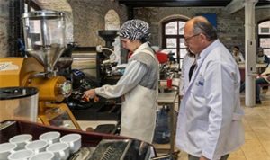 Otizmli Gençler İçin Kahve Tutkusu ve İstihdam Köprüsü: İzmir’in Meslek Fabrikası Barista Kursuyla Yükselişi