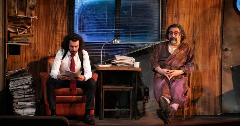 Perdeyi Aralayan Sesler: Halktan Biri’nin Işığında Şehrin Hikâyesi