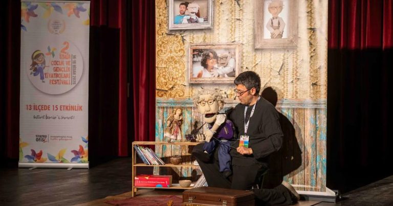 Rüya Dede ile Hikâyeler ve Maviş Baba Kelebek Avcısı: Çocuklara Dolu Dolu Sanat Yolculuğu