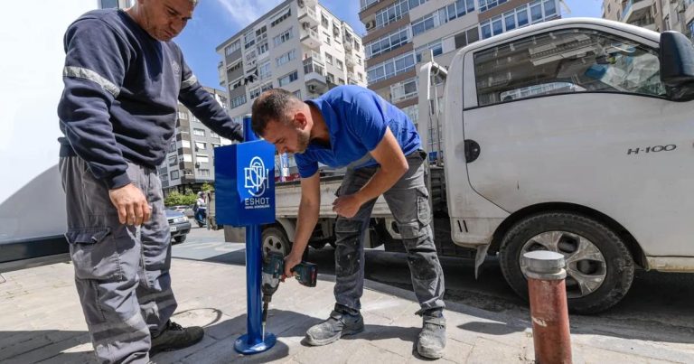 Şehrin Temizliği İçin Yeni Otobüs Durağı Çöp Kovaları Montajı Başladı: Şehrin Nabzı Duruşta Temizlendi