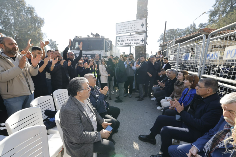Sokakta Direnişin Gölgesinde: İzmir’in Meslek Fabrikası Önünde Nöbetin Anlamı ve Direnişin Sesi