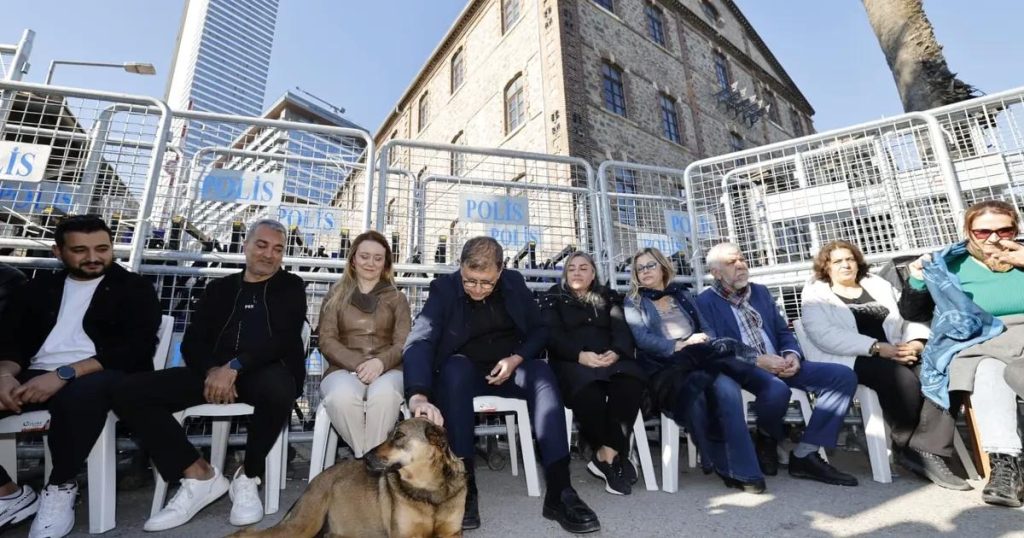 Sokakta Direnişin Gölgesinde: İzmir’in Meslek Fabrikası Önünde Nöbetin Anlamı ve Direnişin Sesi