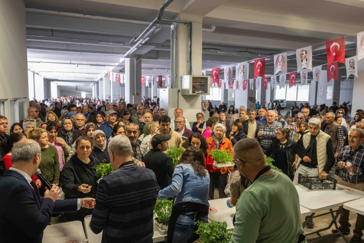 Toprağa Sahip Çıkmanın Gücüyle Bornova’da 382 BİN Fideli Yaşama Döküyoruz