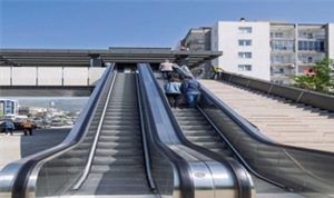 Yeni Girne Yaya Üst Geçidi ile Karşıyaka ve Bayraklı Arasındaki Yol Güvenliği Zirveye Taşınıyor: Yaşamı Kolaylaştıran Modern Bir Köprü Hikayesi