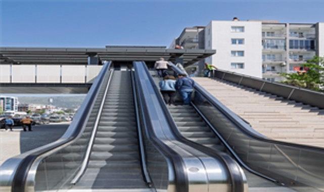 Yeni Girne Yaya Üst Geçidi ile Karşıyaka ve Bayraklı Arasındaki Yol Güvenliği Zirveye Taşınıyor: Yaşamı Kolaylaştıran Modern Bir Köprü Hikayesi