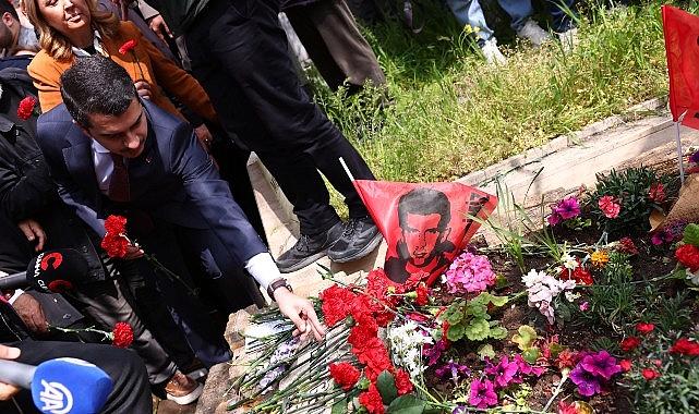 54 Yıl Sonra Aynı Sıcaklık: Karşıyaka Mezarlığı’nda Anma Töreni ve 68 Kuşağı’nı Anımsatan Direnişin Nabzı