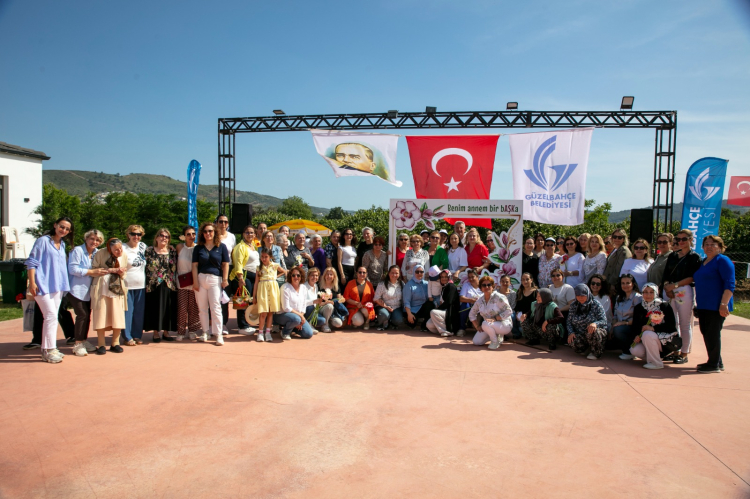 Anneler Günü Kentin Kalbinde: Güzelbahçe'de Anlamlı Bir Gün