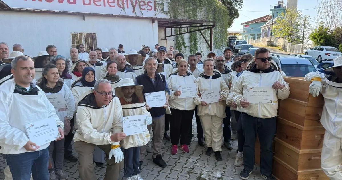 Bal Arıcılığında 10. Yıl Coşkusu: Bornova Belediyesi Arıcılık Kursu 56 Saatlik Yoğun Programla Tamamlandı