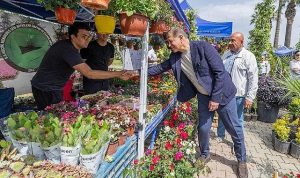 Balkon ve Bahçe Tutkunları İçin Şehirle Büyülü Bir Buluşma: İzmir Balkon ve Bahçe Bitkileri Festivali  Üstün Coşku ve Üretici-Vatandaş Diyaloğu