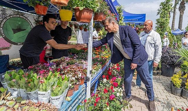 Balkon ve Bahçe Tutkunları İçin Şehirle Büyülü Bir Buluşma: İzmir Balkon ve Bahçe Bitkileri Festivali  Üstün Coşku ve Üretici-Vatandaş Diyaloğu