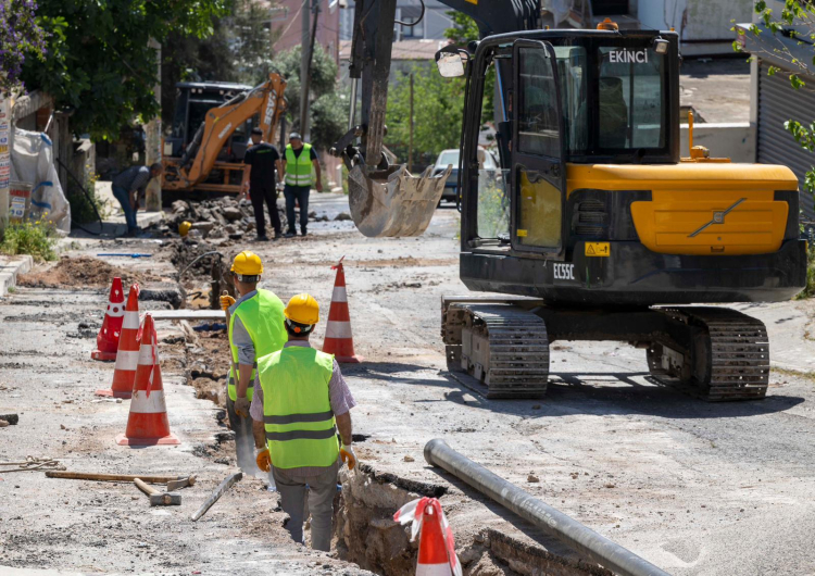 Bayraklı’da Su Alt Yapısında Büyük Yenileme: 35 Kilometrelik Hatlar Modernize Ediliyor