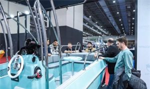 Bir Deniz Fuarının Işıltısı: Teknelerin Ruhu ve Pazarın Nabzı