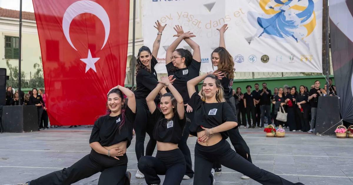 Bornova’da Hıdırellez Gecesi: Dansın Renkli Dalgalarıyla Şenlenen Meydanlar