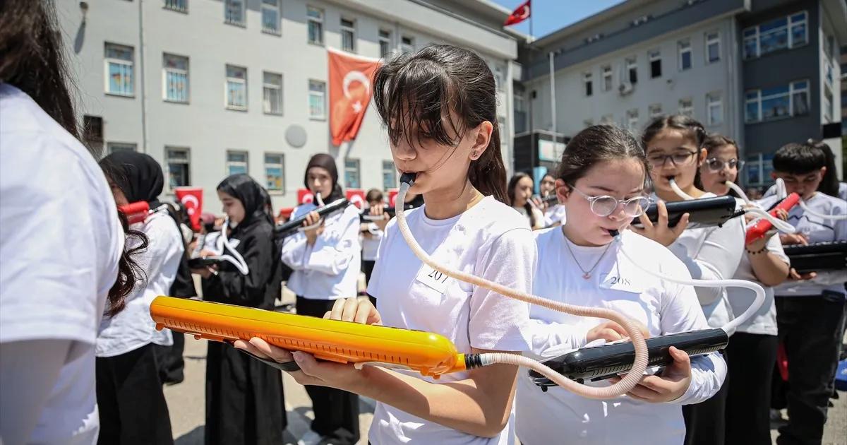 Bursa’daki 985 Öğrencinin Bir Araya Gelişi: Melodika ile Guinness’e Doğru Eşsiz Bir Ekip Ruhu Deneyi