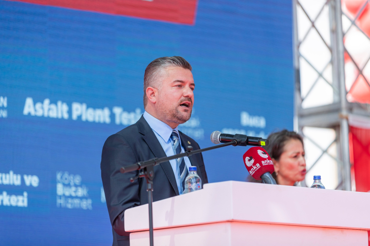 CHP Liderliği ve İzmir Belediyelerinin Güç Gösterisi: Naim Süleymanoğlu Sporium ve 16 Proje Efendisi Açılışta Buluştu