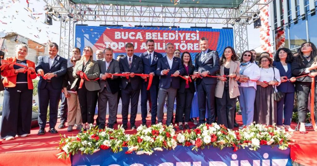 CHP Liderliği ve İzmir Belediyelerinin Güç Gösterisi: Naim Süleymanoğlu Sporium ve 16 Proje Efendisi Açılışta Buluştu