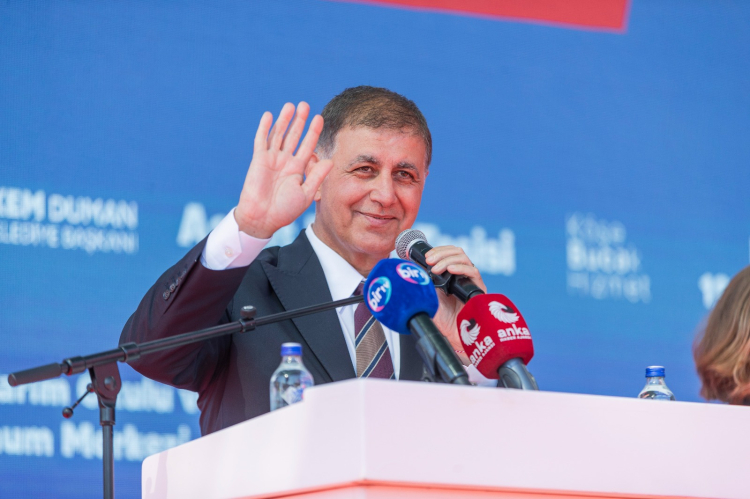 CHP Liderliği ve İzmir Belediyelerinin Güç Gösterisi: Naim Süleymanoğlu Sporium ve 16 Proje Efendisi Açılışta Buluştu