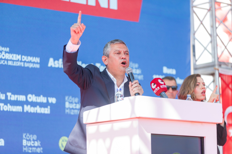 CHP Liderliği ve İzmir Belediyelerinin Güç Gösterisi: Naim Süleymanoğlu Sporium ve 16 Proje Efendisi Açılışta Buluştu