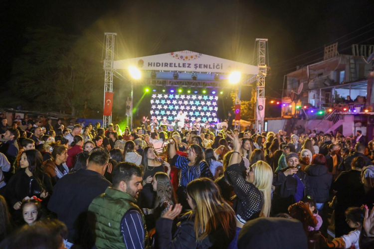 Coşku Dolu Hıdırellez Kutlaması: Karabağlar’da Dayanışma ve Renkli Gösteriler