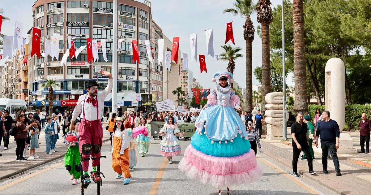 Denizli’de Uluslararası Amatör Tiyatro Festivali 38. Kez Sahnede: Sokaklar Tiyatroyla Canlandı