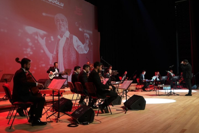 Edip Akbayram Anısına Denizli’de Sanat İçin Homurtular: Işıklar Altında Bir Geçiş