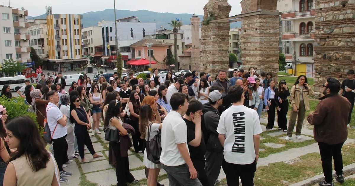 Efes Selçuk’un İzinde Manisalıların Kültür Yolculuğu: Tarih ve Hikâyeler Şehri Aydınlatıyor