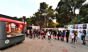 Genç Bilet: Şehrin Ritmiyle Bireylerin Tutuşan Yüzü