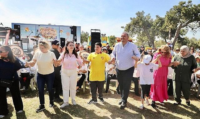 Gökyüzüne Yansıyan Dayanışma: Uçurtmaların Rengiyle Şehrin Umudu
