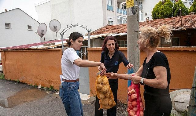 Güzelbahçe’de 5 Ton Patates ve Soğanla Halkın Yanında: Ücretsiz Dağıtımda Örnek Dayanışma Hareketi