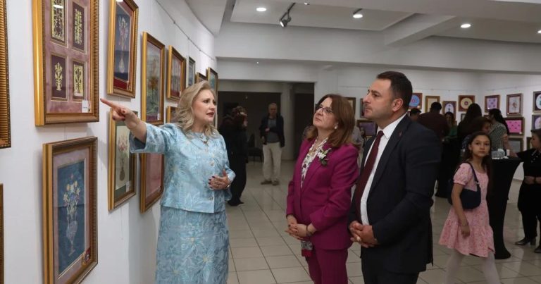 Işığa Dokunan Fırçalar: Şehrin Nabzında Atölyelerin Canlanışı